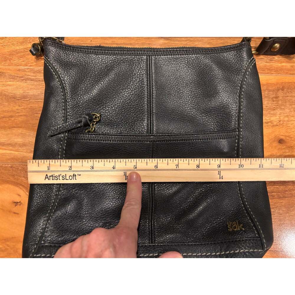The sak black pebbled leather crossbody bag. Adjustable strap. Contrast stitch - Picture 11 of 14